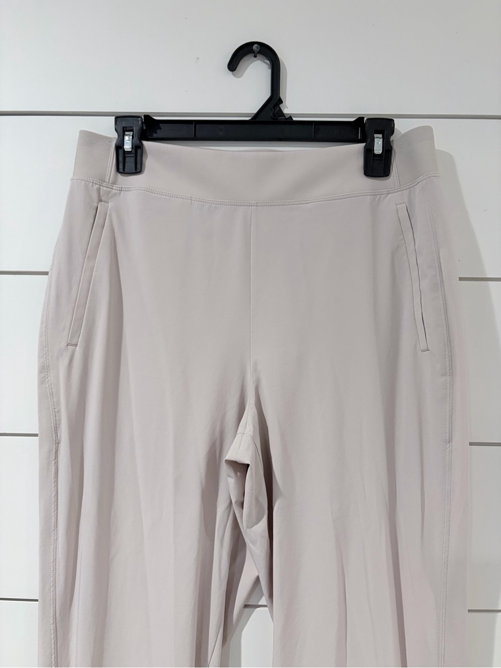 Athleta Beige Stretch Ankle Pants 8 Zip Hem Quiet Luxury Gorpcore Sporty Chic - Picture 3 of 14